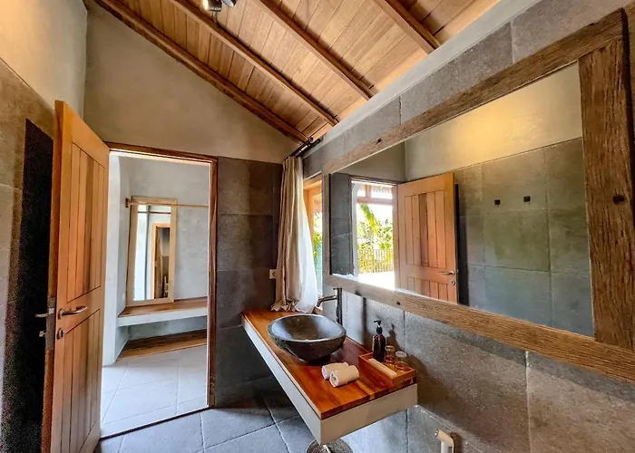 Amrani Diamond & Pool Villa *