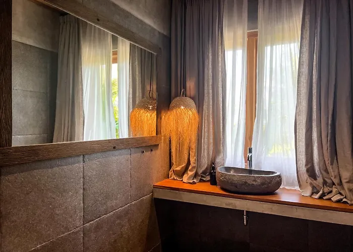 Amrani Diamond & Pool Villa *