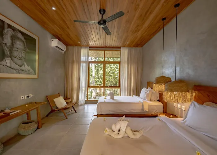 Amrani Diamond & Pool Villa *