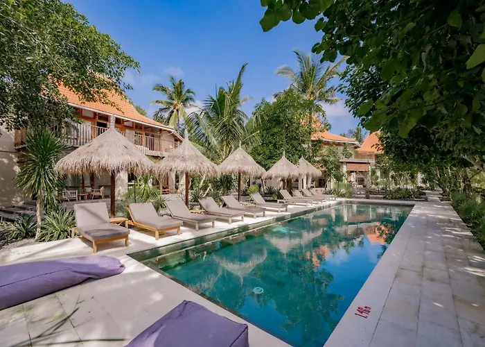 Amrani Diamond & Pool * Tanglad